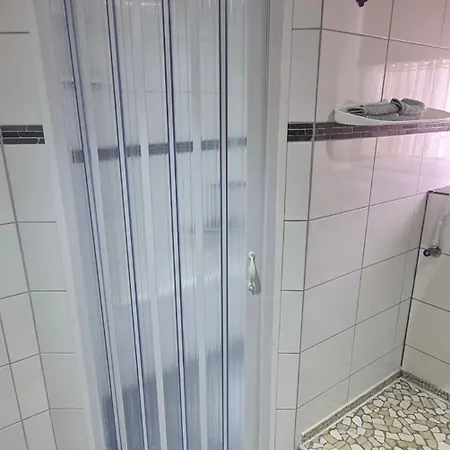 Monteurzimmer Apartament Lollar